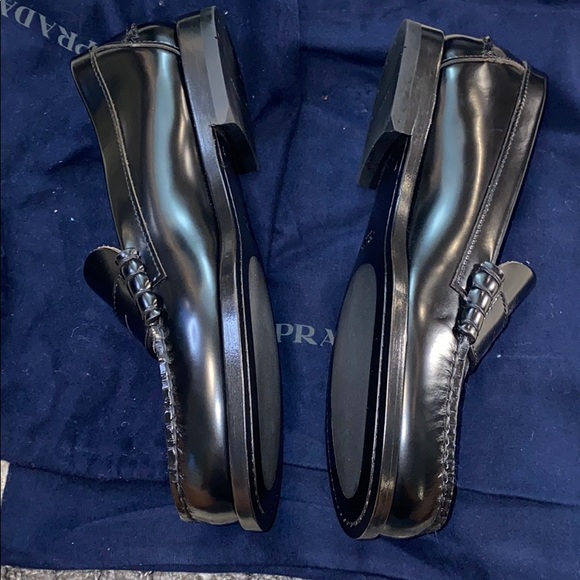 Fabulous Prada  logo loafers - Picture 5 of 7